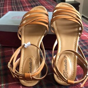 NWOT Lulu’s Sandals